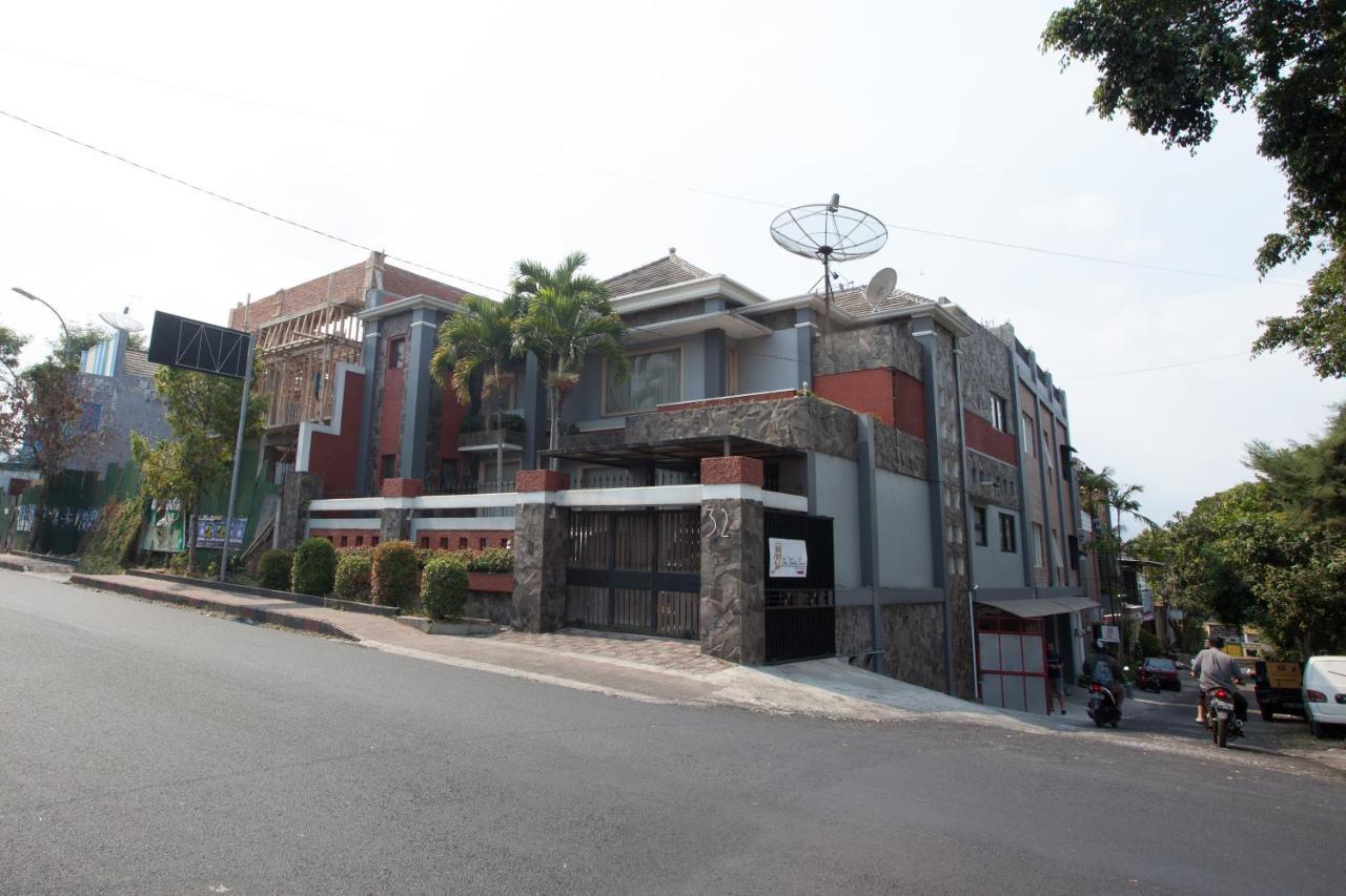 Reddoorz Near Museum Angkut Batu Hotell Batu  Exteriör bild